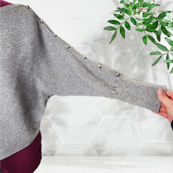 Jennifer Lopez Scoop Neck Heather Gray Peekaboo Button-Detail Ribbed Sweater XL - Picture 7 of 12